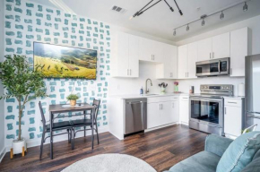 Luxe 1BR w Balcony in Downtown 542Blvd